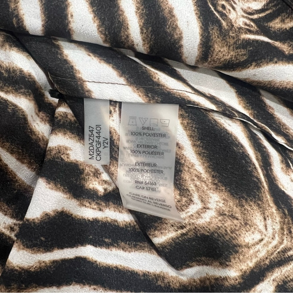 Calvin Klein Chevron Zebra Print Roll Tab Sleeve Blouse L EUC - Picture 11 of 12